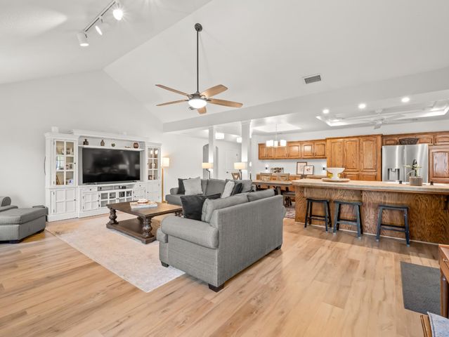 1352 W Palo Alto Avenue, Fresno, CA 93711