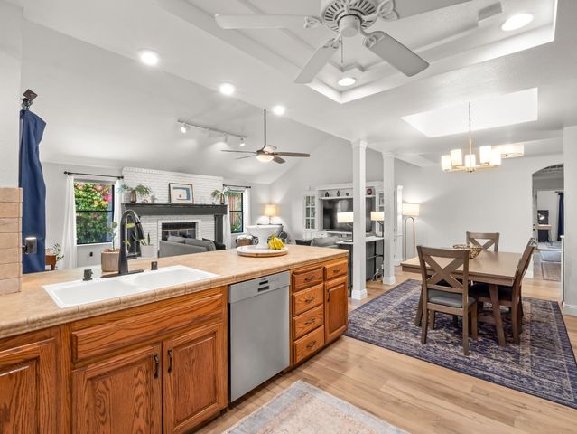 1352 W Palo Alto Avenue, Fresno, CA 93711