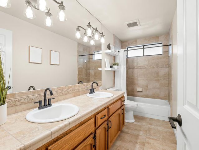 1352 W Palo Alto Avenue, Fresno, CA 93711