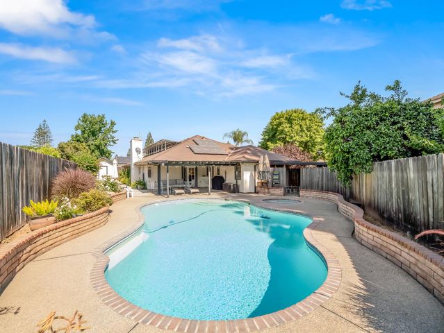1352 W Palo Alto Avenue, Fresno, CA 93711