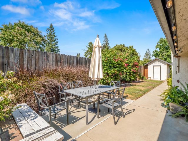 1352 W Palo Alto Avenue, Fresno, CA 93711