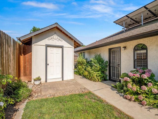 1352 W Palo Alto Avenue, Fresno, CA 93711