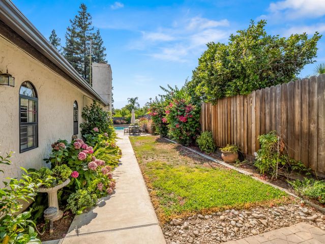1352 W Palo Alto Avenue, Fresno, CA 93711