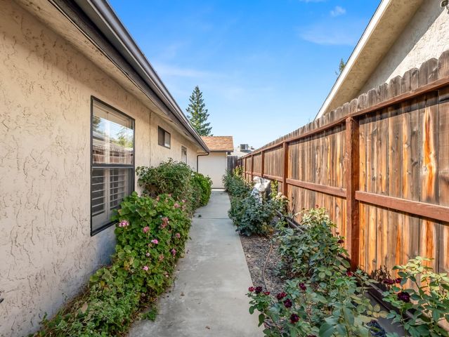 1352 W Palo Alto Avenue, Fresno, CA 93711