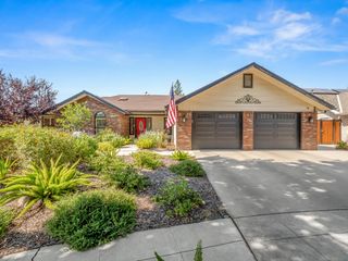 1352 W Palo Alto Avenue, Fresno, CA 93711