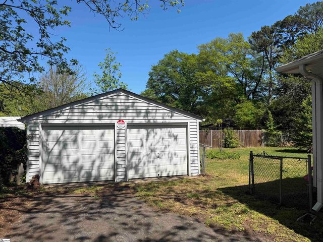 304 Pine Knoll Drive, Greenville, SC 29609