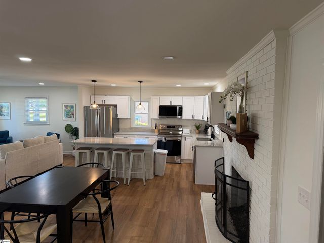 304 Pine Knoll Drive, Greenville, SC 29609