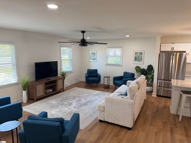 304 Pine Knoll Drive, Greenville, SC 29609