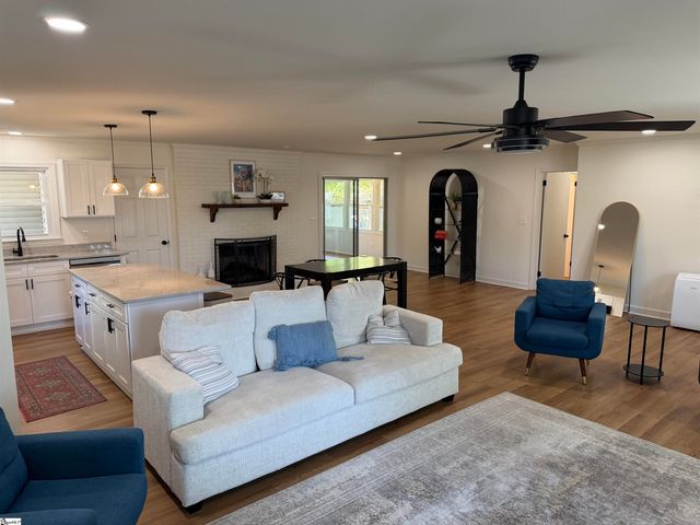 304 Pine Knoll Drive, Greenville, SC 29609