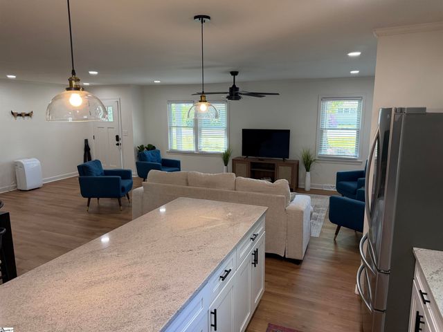 304 Pine Knoll Drive, Greenville, SC 29609