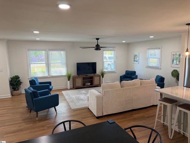 304 Pine Knoll Drive, Greenville, SC 29609