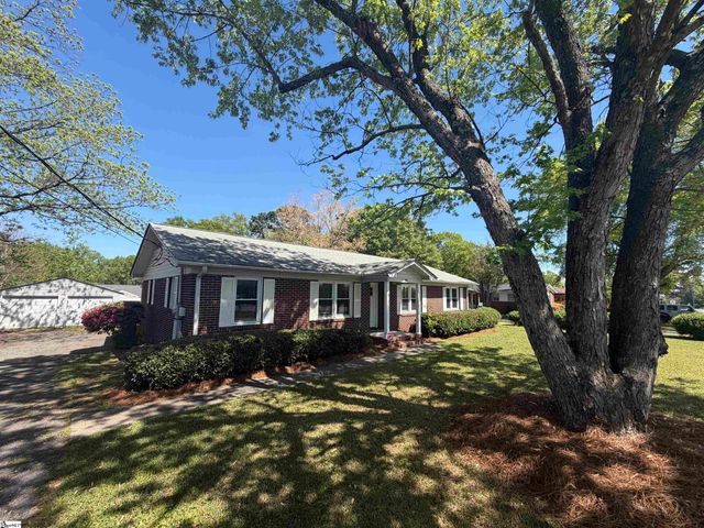 304 Pine Knoll Drive, Greenville, SC 29609