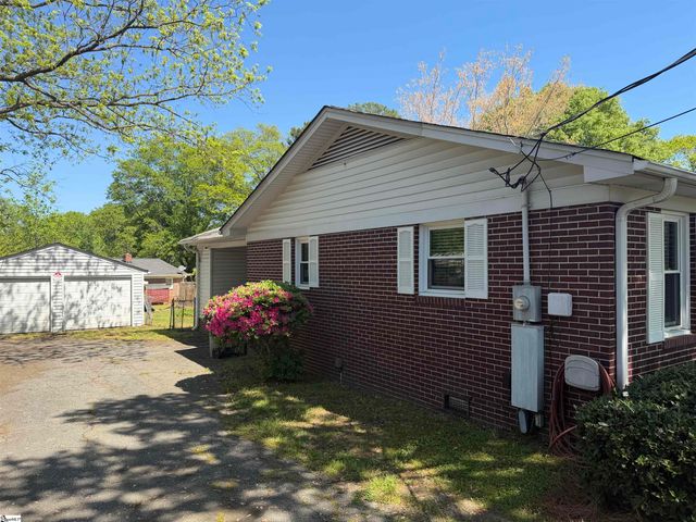 304 Pine Knoll Drive, Greenville, SC 29609