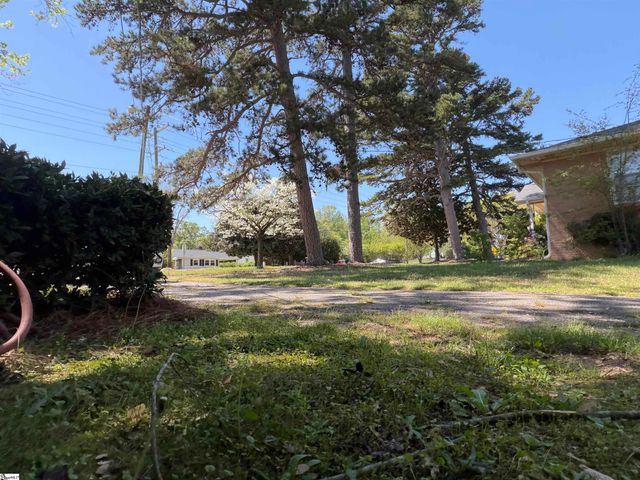 304 Pine Knoll Drive, Greenville, SC 29609