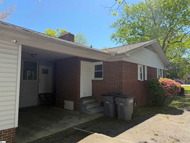 304 Pine Knoll Drive, Greenville, SC 29609