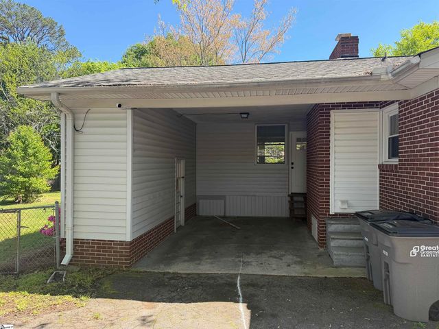 304 Pine Knoll Drive, Greenville, SC 29609