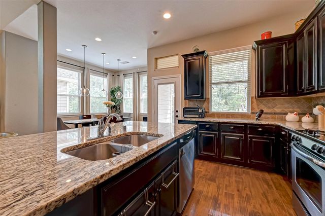 50 Cheswood Manor Drive, The Woodlands, TX 77382
