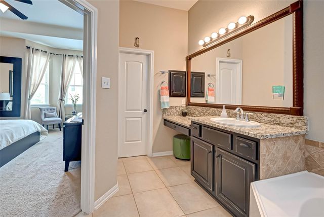50 Cheswood Manor Drive, The Woodlands, TX 77382