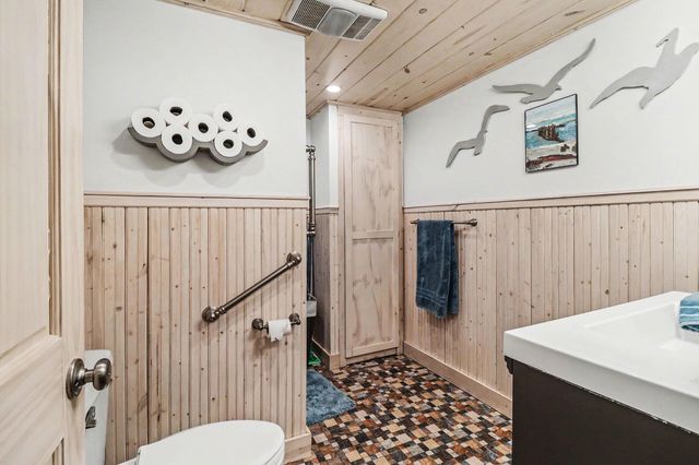 206 N James Street, Ludington, MI 49431