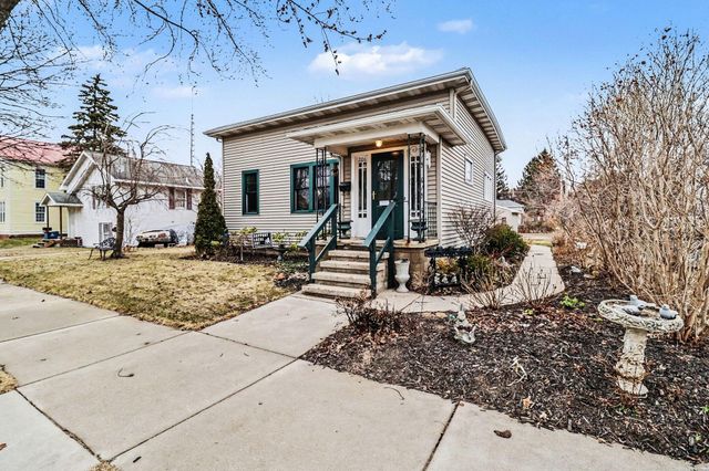 206 N James Street, Ludington, MI 49431