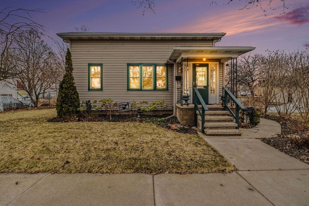 206 N James Street, Ludington, MI 49431