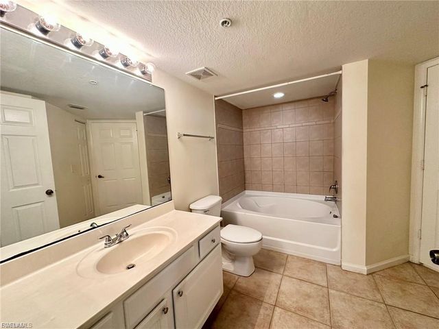 4122 Residence DR # 106, Fort Myers, FL 33901
