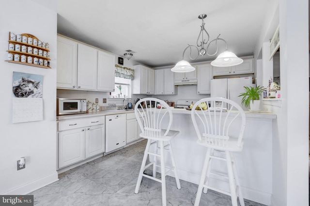 202 SUN VALLEY CIR, Egg Harbor Township, NJ 08234