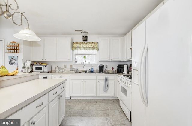 202 SUN VALLEY CIR, Egg Harbor Township, NJ 08234