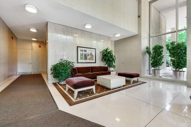 70 W Burton Place 503, Chicago, IL 60610