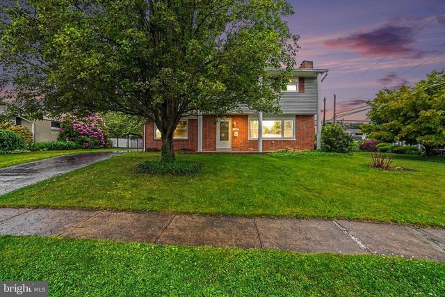 100 LANCASTER BLVD, Mechanicsburg, PA 17055