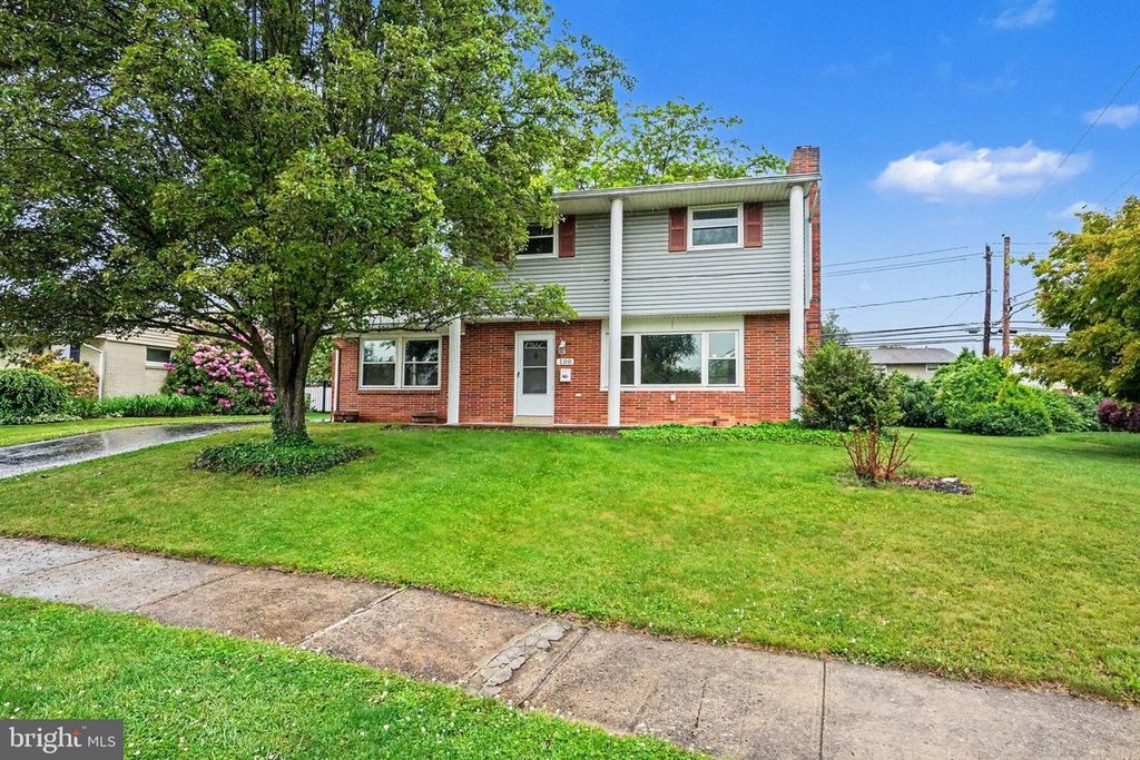 100 LANCASTER BLVD, Mechanicsburg, PA 17055
