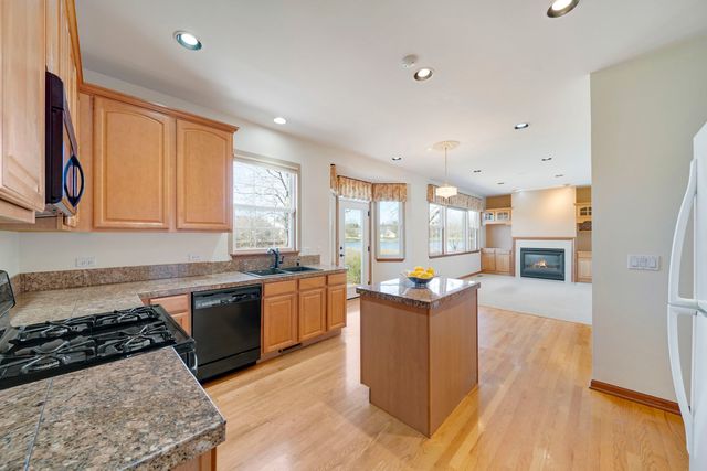 2370 Carillon Drive, Grayslake, IL 60030