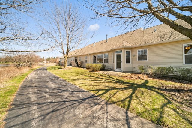 2370 Carillon Drive, Grayslake, IL 60030