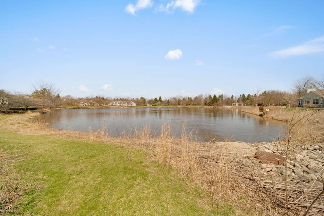 2370 Carillon Drive, Grayslake, IL 60030