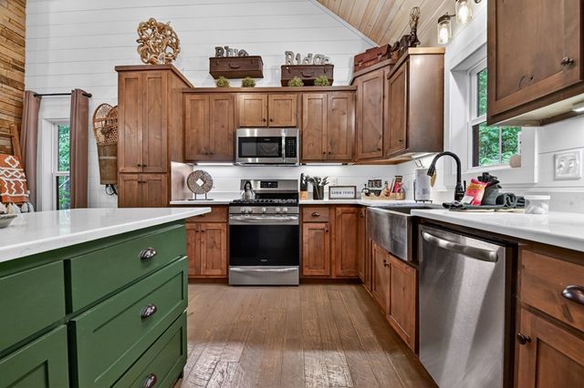 285 Pine Terrace Circle, Blue Ridge, GA 30513