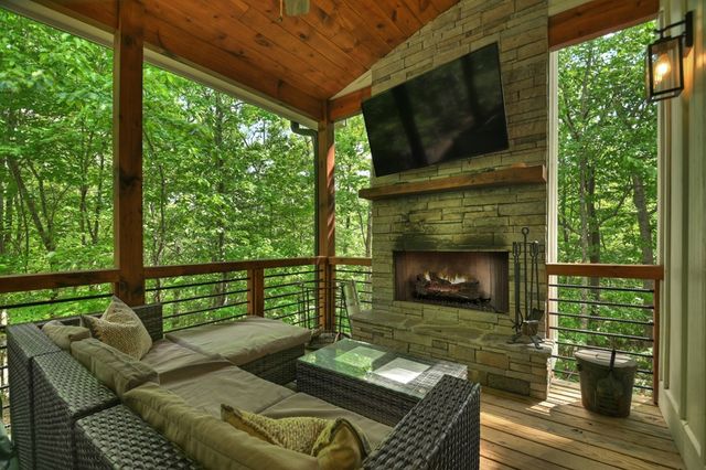 285 Pine Terrace Circle, Blue Ridge, GA 30513