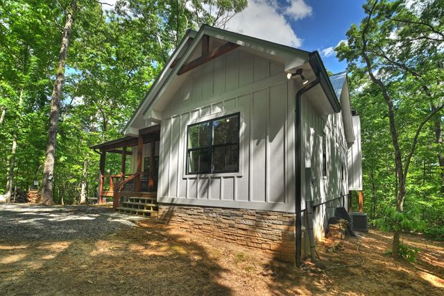 285 Pine Terrace Circle, Blue Ridge, GA 30513