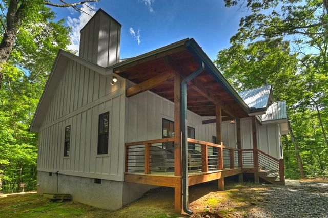 285 Pine Terrace Circle, Blue Ridge, GA 30513