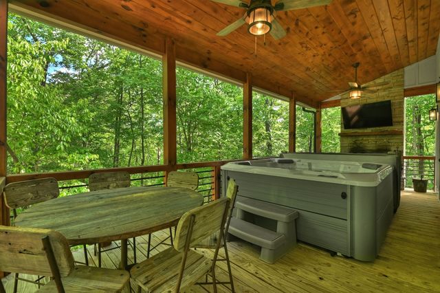 285 Pine Terrace Circle, Blue Ridge, GA 30513