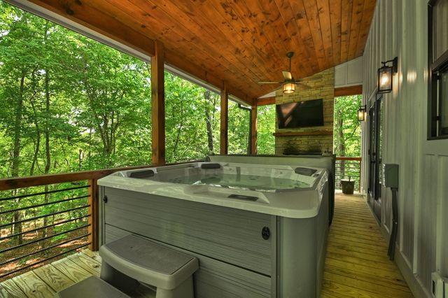 285 Pine Terrace Circle, Blue Ridge, GA 30513
