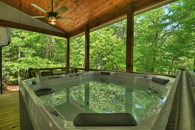 285 Pine Terrace Circle, Blue Ridge, GA 30513