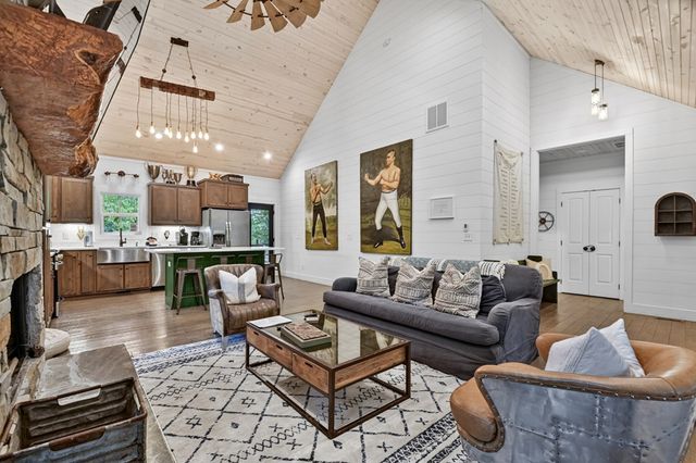 285 Pine Terrace Circle, Blue Ridge, GA 30513