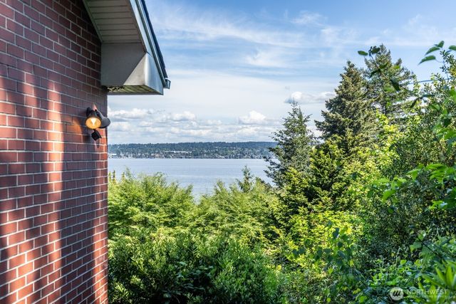6681 NE Windermere Street, Seattle, WA 98115
