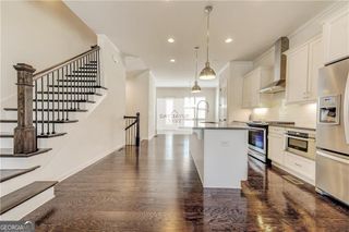 16 Lochurst Lane, Roswell, GA 30076