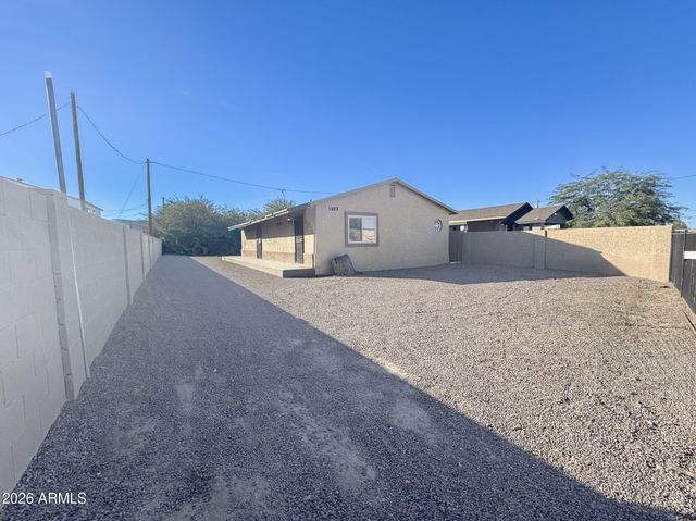 1023 E OLD SOUTHERN Avenue B, Phoenix, AZ 85042