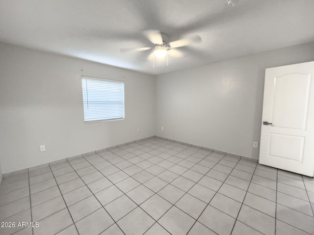 1023 E OLD SOUTHERN Avenue B, Phoenix, AZ 85042