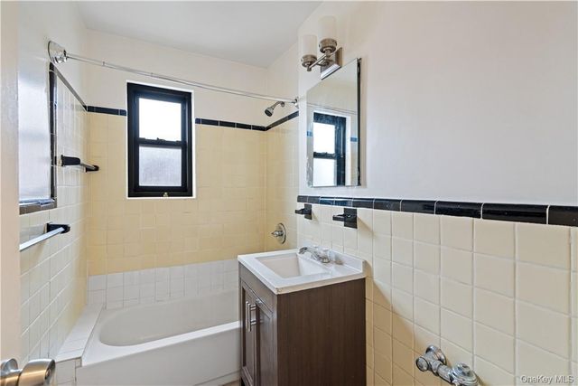 33 William Street 5F, Mount Vernon, NY 10552