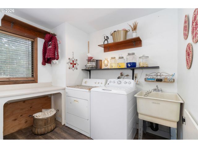 43737 Se ERIN Ln, Sandy, OR 97055