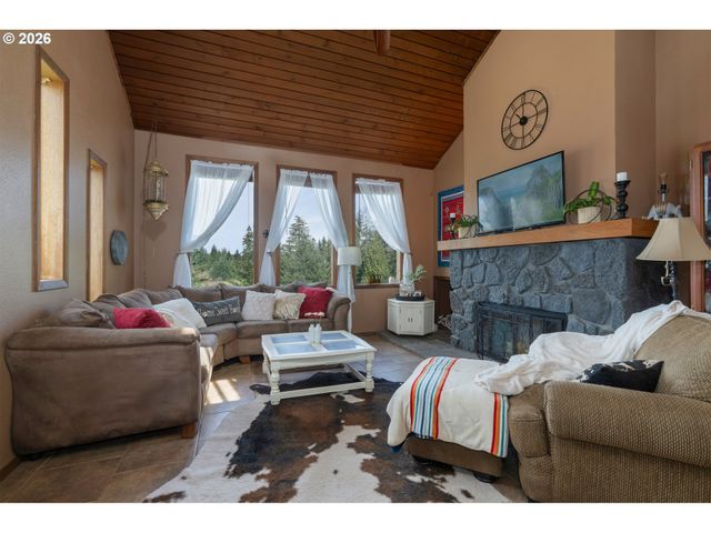 43737 Se ERIN Ln, Sandy, OR 97055