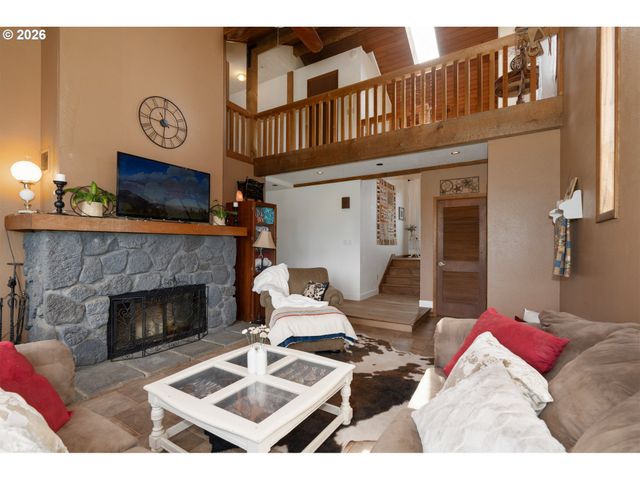 43737 Se ERIN Ln, Sandy, OR 97055
